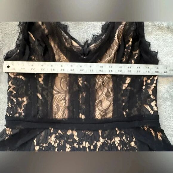 Heartloom Revolve Sera Lace Dress | Size Large | Black with
Tan lining - Picture 6 of 9